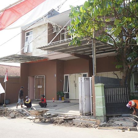 Spot On 93611 Kost Pak Suyatno Syariah 2 Hotel Ponorogo Kültér fotó
