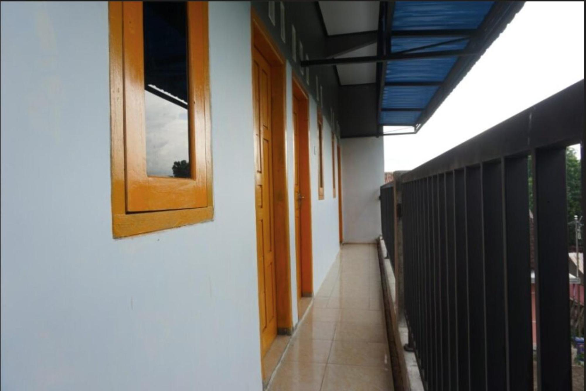 Spot On 93611 Kost Pak Suyatno Syariah 2 Hotel Ponorogo Kültér fotó