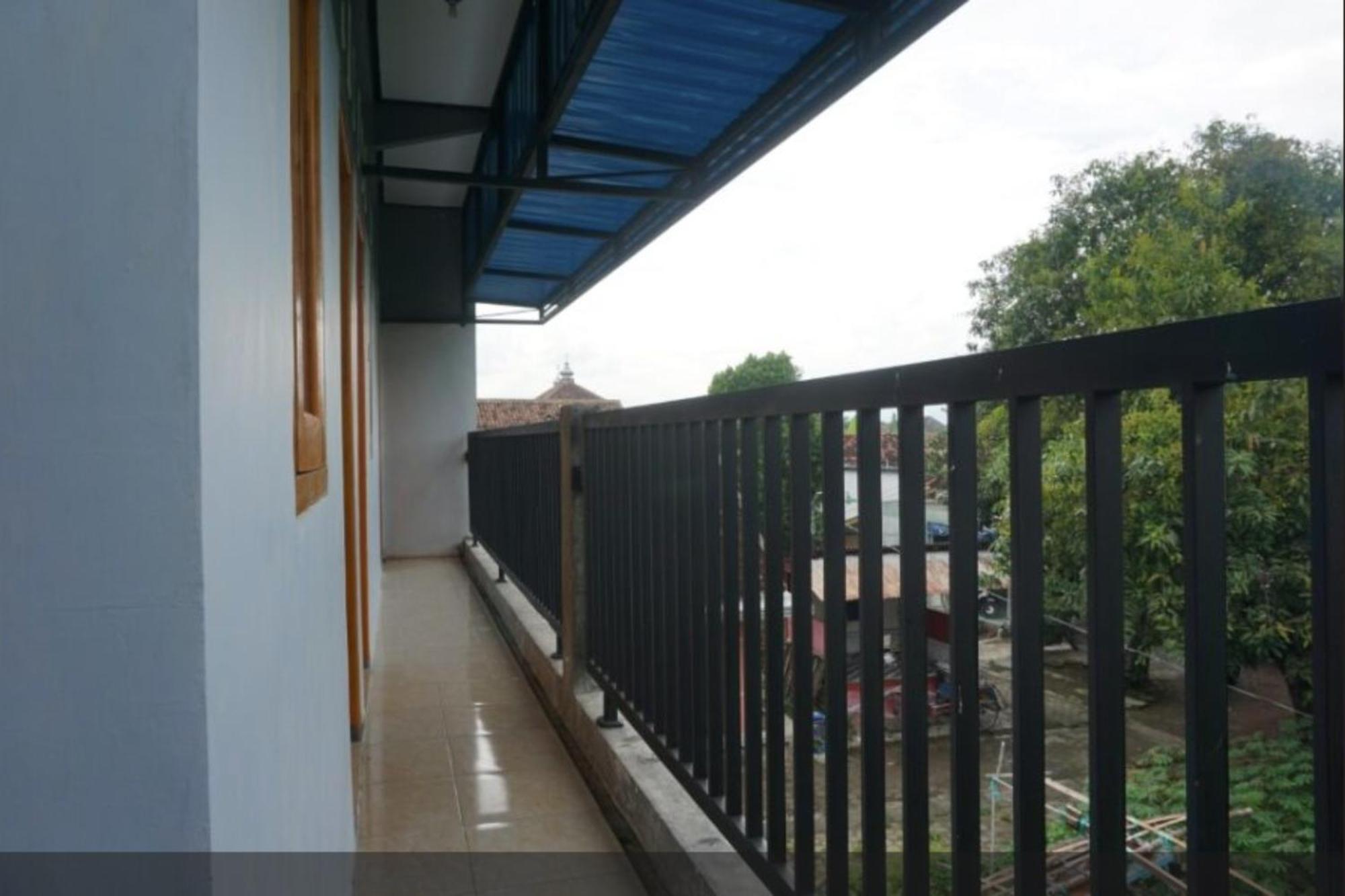 Spot On 93611 Kost Pak Suyatno Syariah 2 Hotel Ponorogo Kültér fotó
