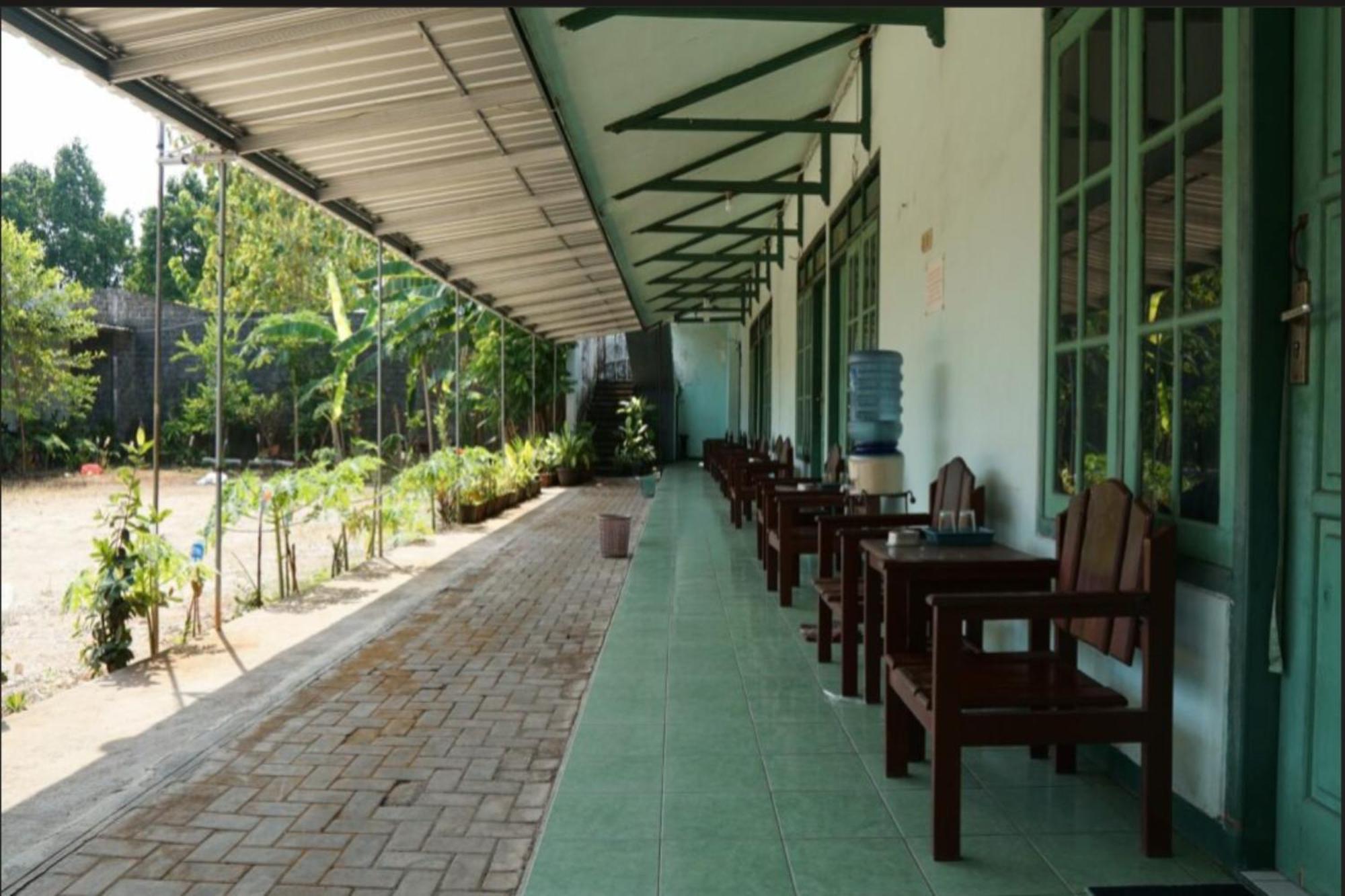 Spot On 93611 Kost Pak Suyatno Syariah 2 Hotel Ponorogo Kültér fotó