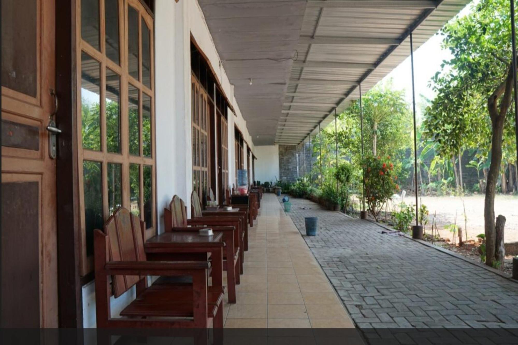 Spot On 93611 Kost Pak Suyatno Syariah 2 Hotel Ponorogo Kültér fotó