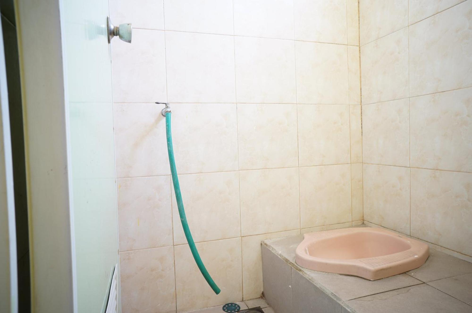 Spot On 93611 Kost Pak Suyatno Syariah 2 Hotel Ponorogo Kültér fotó
